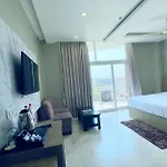 A Luxury Hotel - T - B - Suite Near Sea Beach And Temple - Fully Air Conditioned Hotel At Prime Location - Beach Front And Near Temple - Hygiene & Spacious Room - With Wifi- Restaurant- Lift- And- Parking - Best Hotel In Puri
