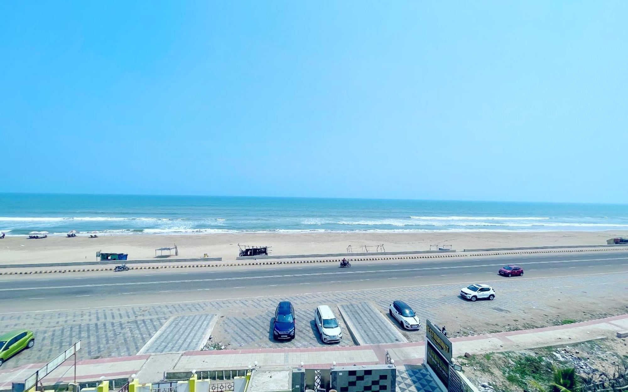 A Luxury - T - B - Near Sea And Temple - Fully Air Conditioned At Prime Location - Front And Near Temple - Hygiene & Spacious - With Wifi- Restaurant- Lift- And- Parking - In 3* Puri